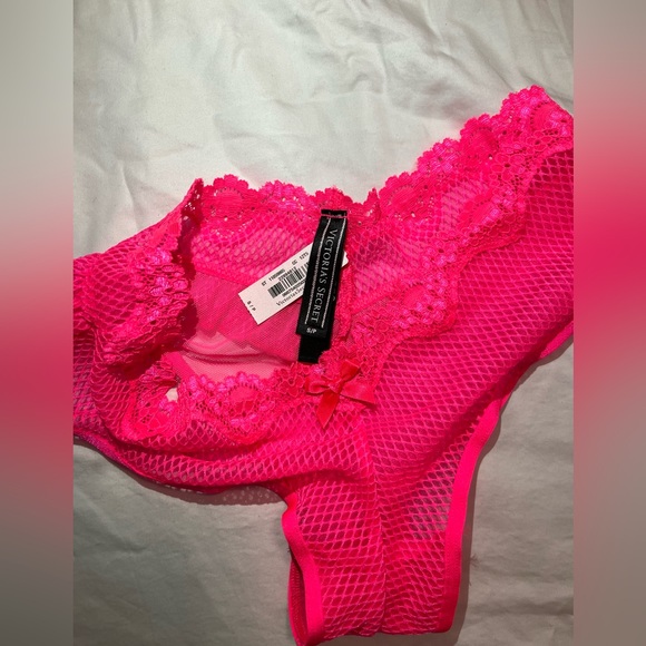 Victoria’s Secret Hot Pink Panties 🩲 - Picture 4 of 11